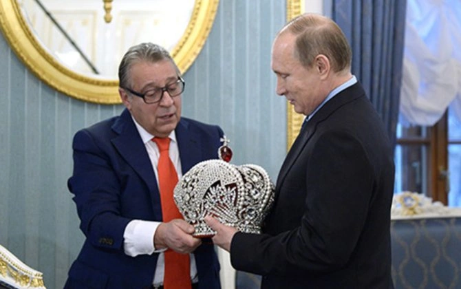 Putinin seçkilərdə etibarlı şəxsi olmuş məşhur komediyaçı Rusiyadan imtina etdi...