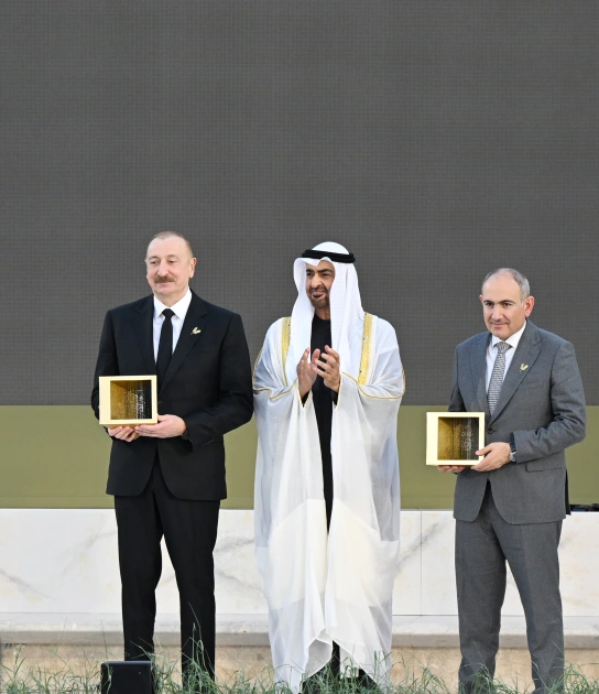 Əbu-Dabidə Prezident İlham Əliyevə "Zayed İnsan Qardaşlığı Mükafatı"ı təqdim olunub - YENİLƏNİB - FOTO