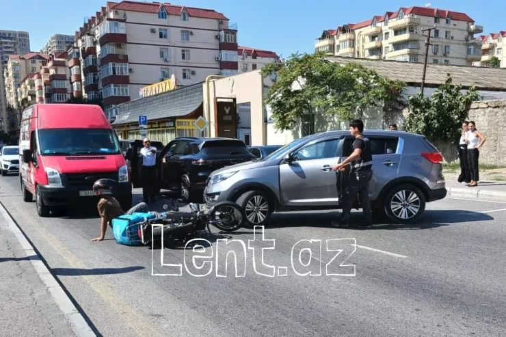 Bakıda QƏZA: "Kia" moto-kuryeri vurdu - FOTO