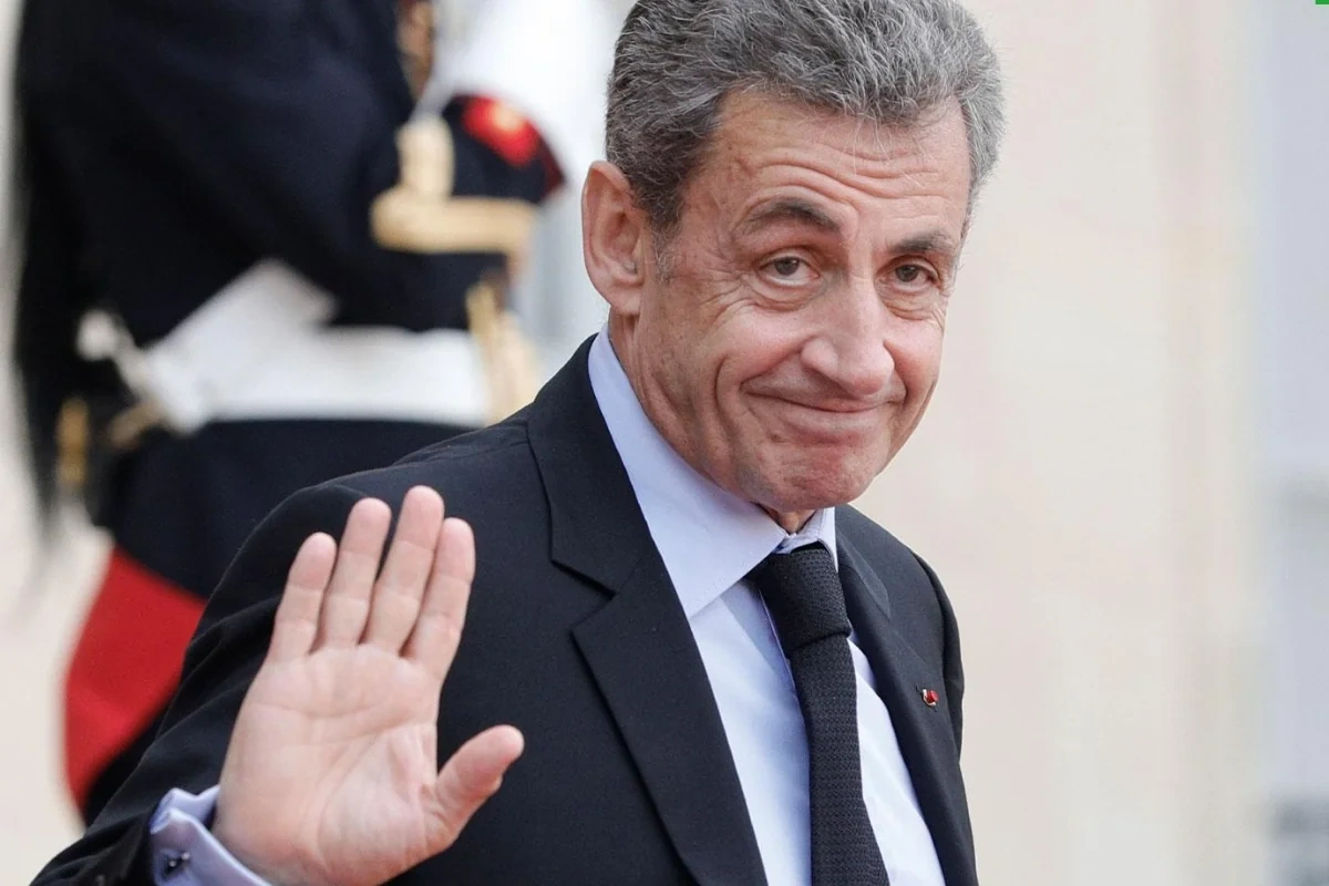 Nikolya Sarkozi həbs cəzasından azad edildi