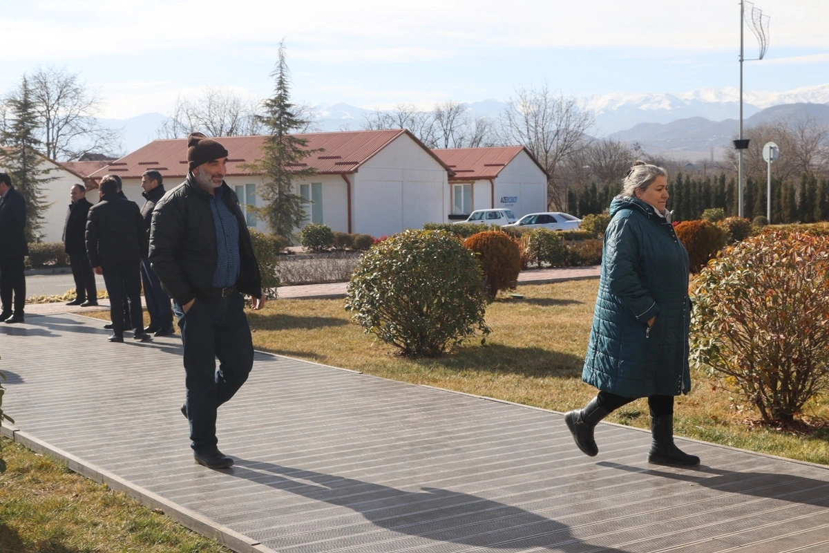 Köç karvanları Xankəndi, Xocalı və Ağdərəyə çatıblar: Açarlar təqdim olunub - FOTO