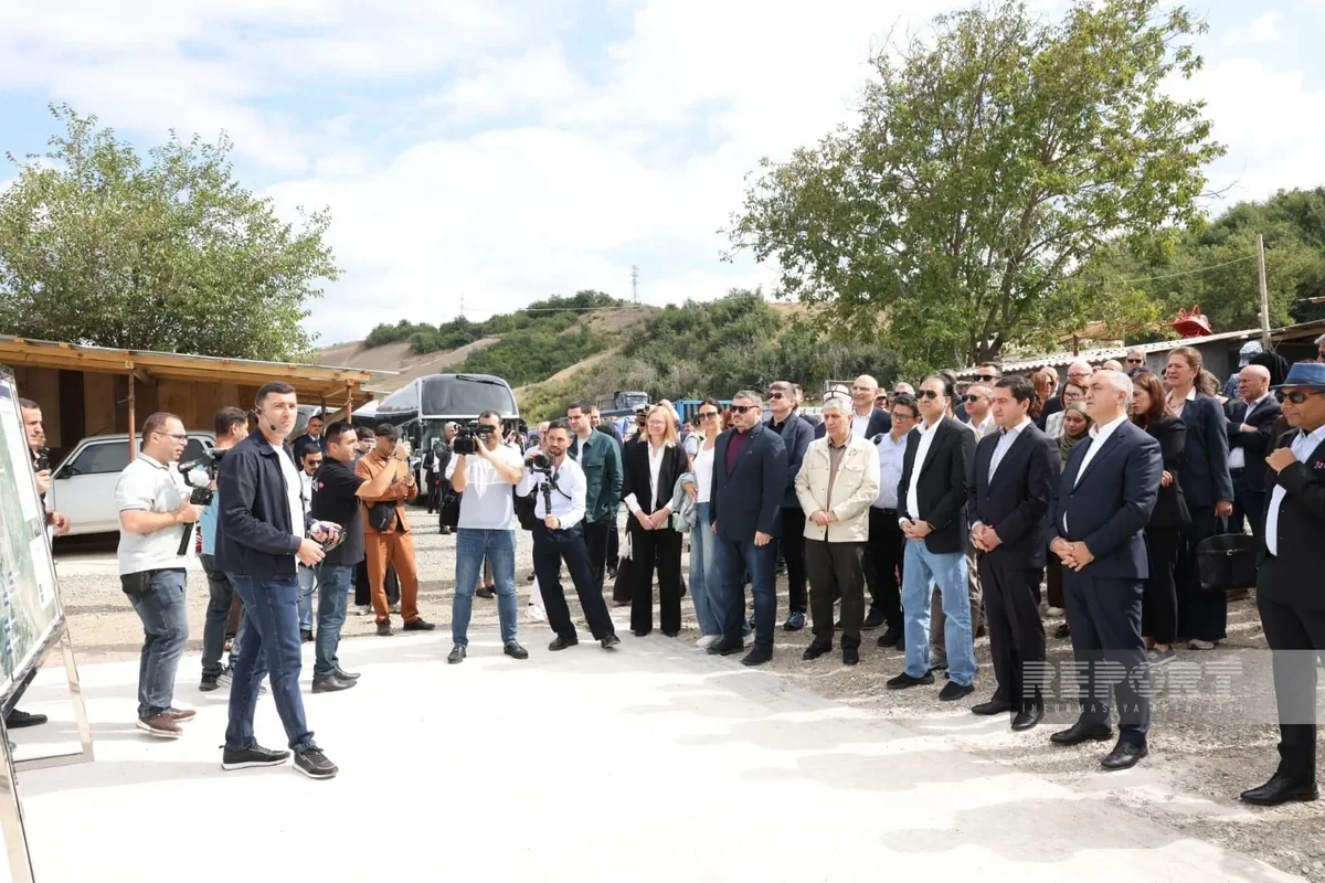 Diplomatlar Xankəndidə dəmir yolu və avtovağzal kompleksinin tikintisi ilə tanış olublar - FOTO