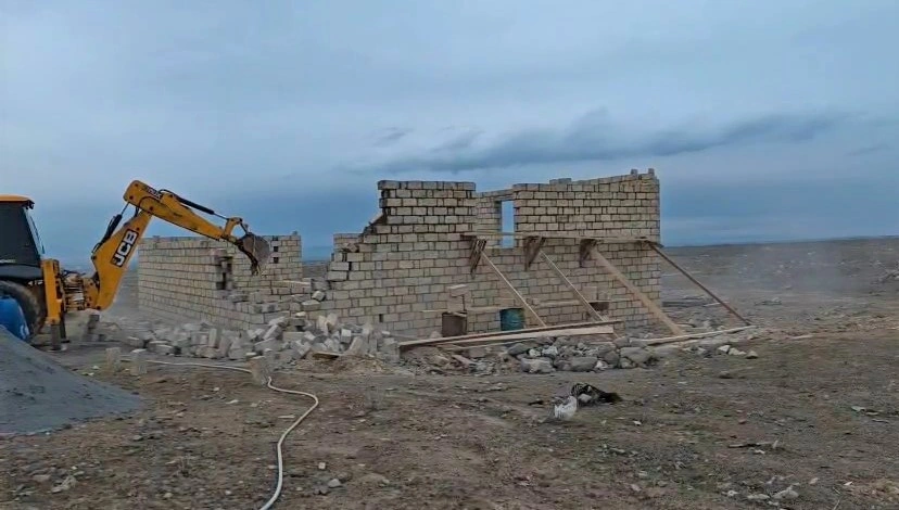 Gəncədə qanunsuz tikililər söküldü - FOTO/VİDEO