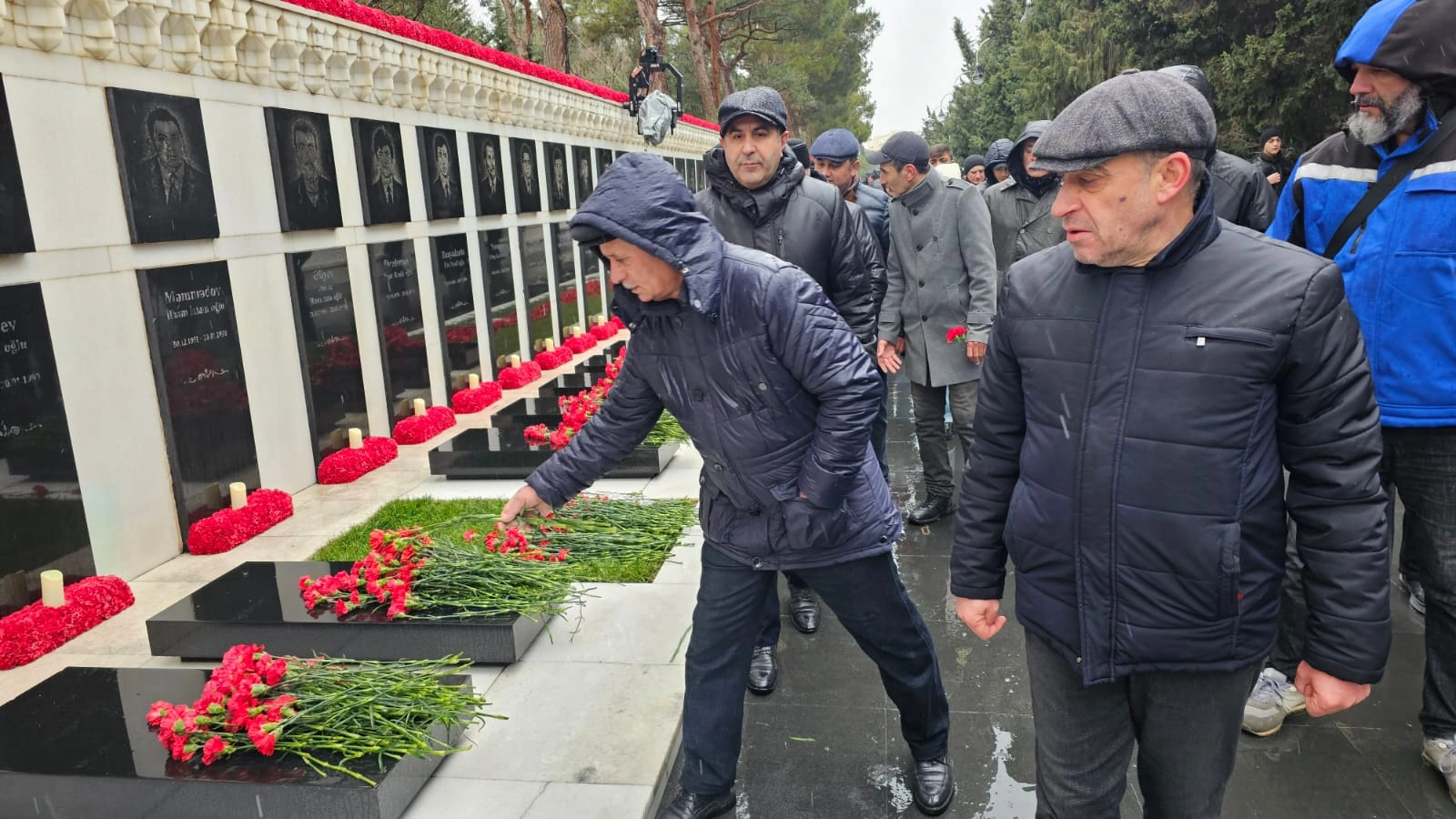 Ədalət Partiyası 20 Yanvar şəhidlərinin xatirəsini yad edib - FOTO