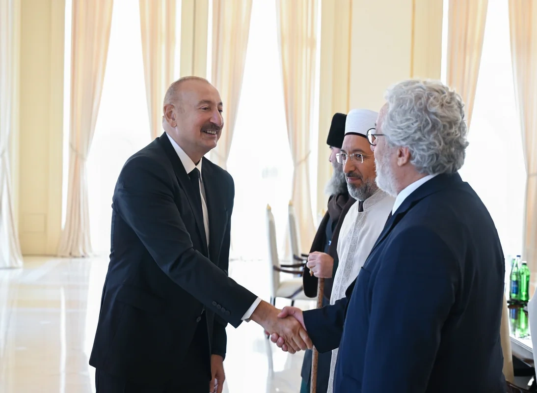 İlham Əliyev Bakıda keçirilən beynəlxalq konfransların iştirakçılarını qəbul etdi - FOTO - YENİLƏNİB