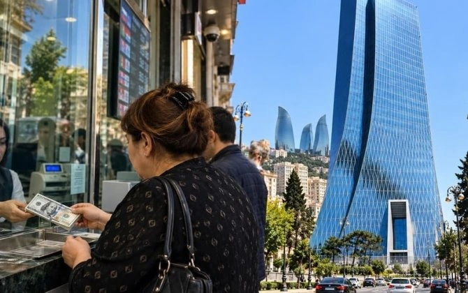 Valyuta bazarında nə baş verir?: Əhali dollarını kütləvi şəkildə SATIR