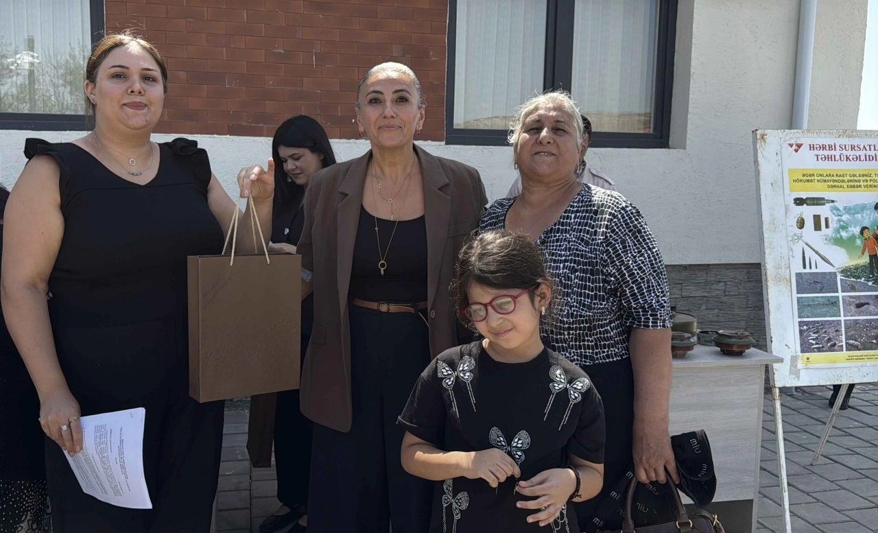 Növbəti köç Şükürbəyli kəndinə çatdı: Ailələrə evlərin açarları təqdim edildi - FOTO