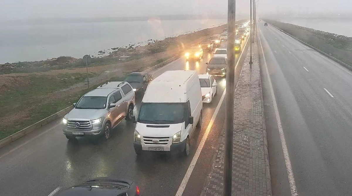 Bakıda 14 istiqamətdə tıxac var - SİYAHI