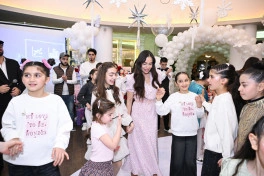 Leyla Əliyeva, Arzu Əliyeva və Alena Əliyeva xüsusi qayğıya ehtiyacı olan uşaqlar üçün təşkil olunan bayram şənliyində iştirak ediblər - FOTO