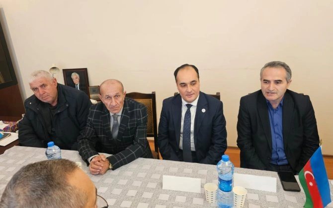 Ədalət Partiyasında “Yeni dünya düzənində Türk dövlətlərinin yeri və rolu” mövzusunda dəyirmi masa keçirildi - FOTOLAR