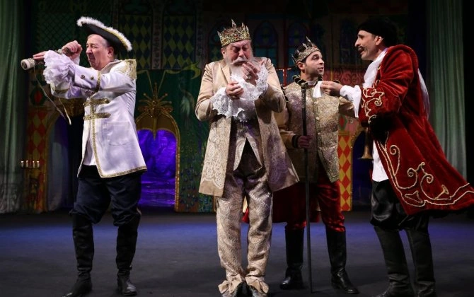 Gənc Tamaşaçılar Teatrında “Büllur başmaq” tamaşasının premyerası baş tutub - FOTO