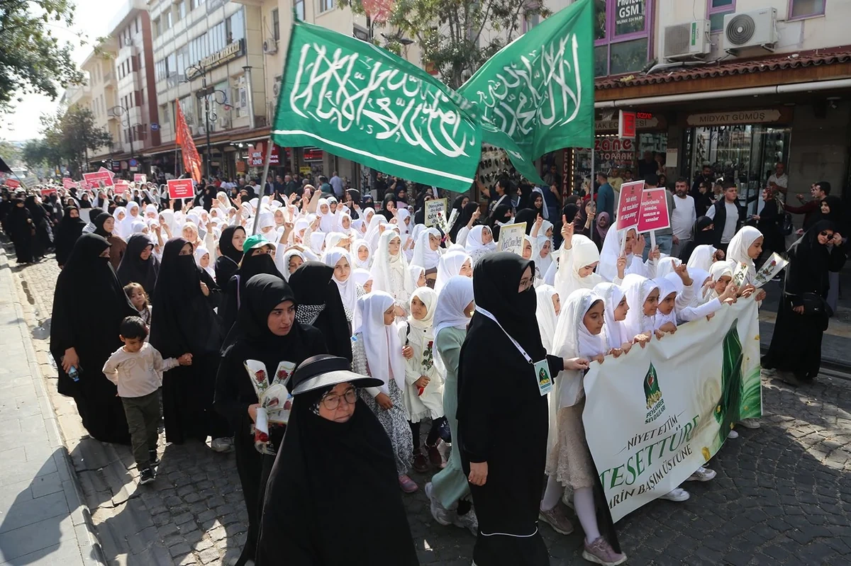 İranın çirkin hicab oyunu: "Sahar Azəri" ifşa olundu - FOTO