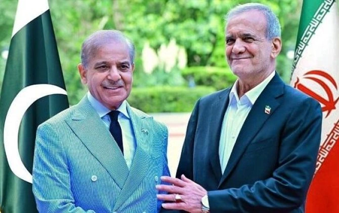 Şahbaz Şərif Pezeşkianla danışdı