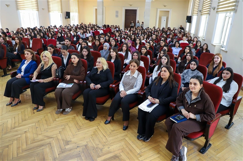 ADU-da “Gələcəyin İngilis Dili (Future English)” layihəsinin yekunlarına həsr olunmuş tədbir keçirilib - FOTO
