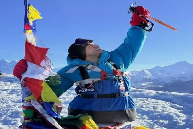 Dünyada İLK - Ayaqları olmayan Rüstəm Nəbiyev Everesti fəth etdi - FOTO