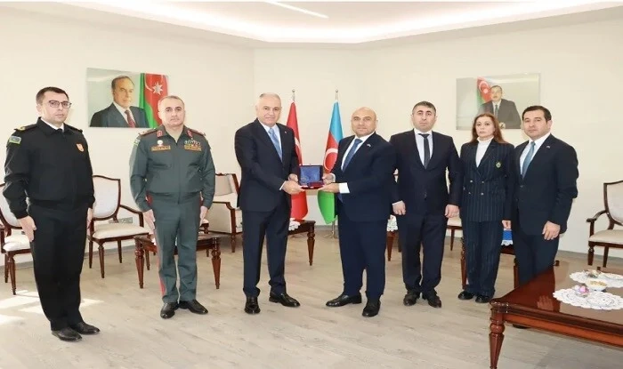 Türkiyəli generala Azərbaycanın hərbi əməkdaşlıq medalı təqdim olunub - FOTO