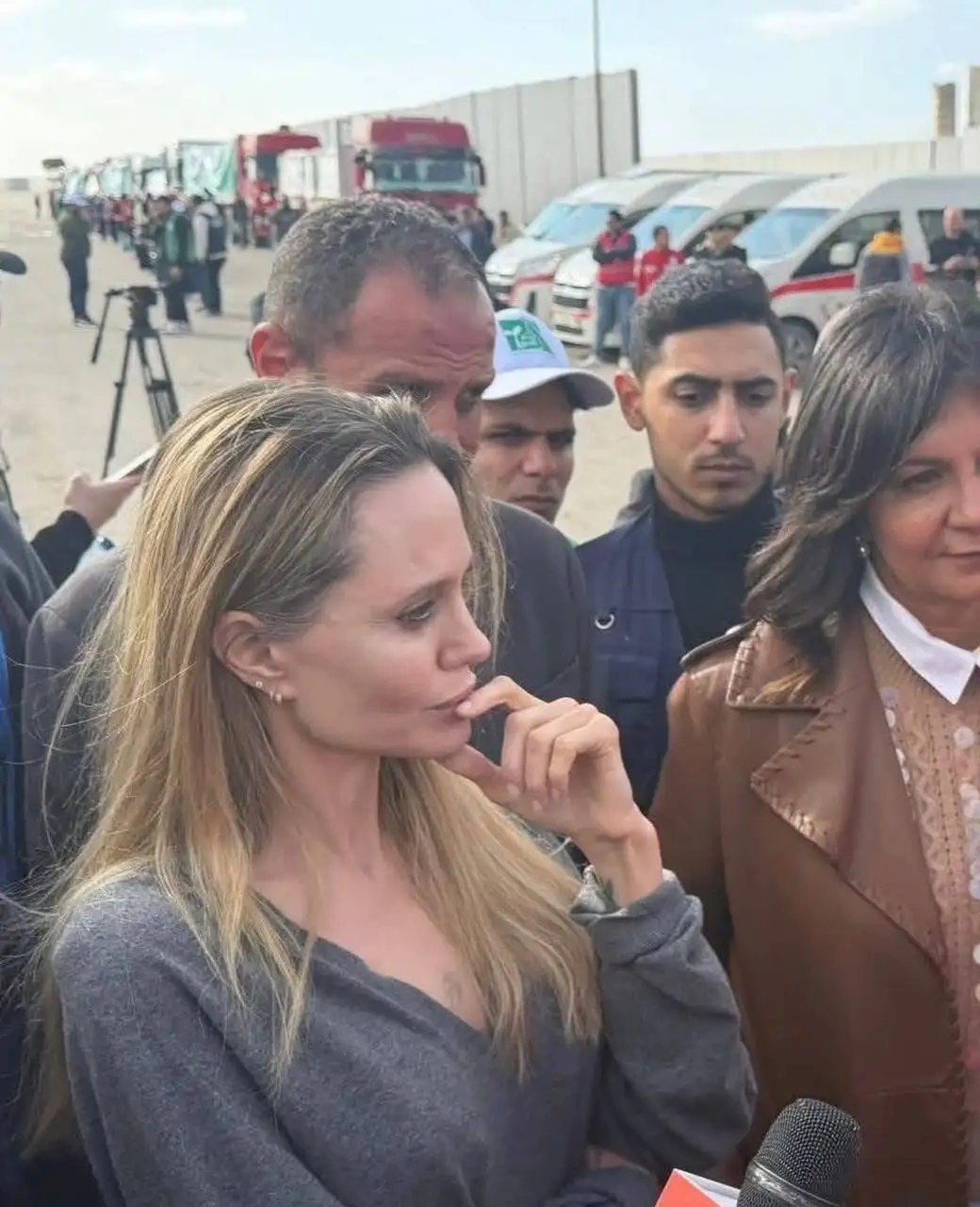Angelina Coli Rəfah sərhəd keçid məntəqəsinə gəlib - FOTO