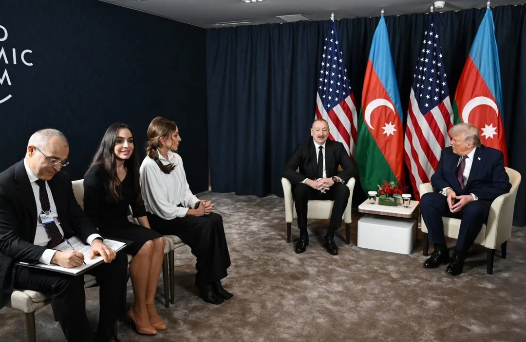 Prezident ailəsinin Trampla fotoları