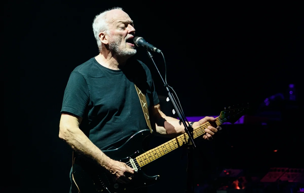 Devid Gilmorun gitarası hərracda rekord qiymətə satıldı