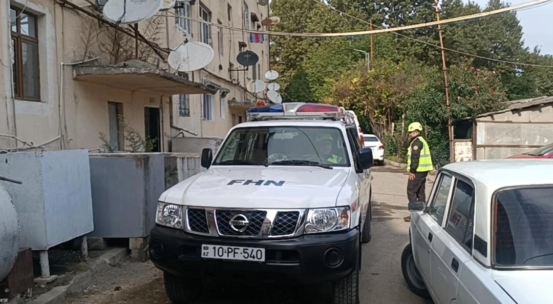 Tovuzda bağlı qapı arxasında qalan körpə xilas edildi - FOTO/VİDEO