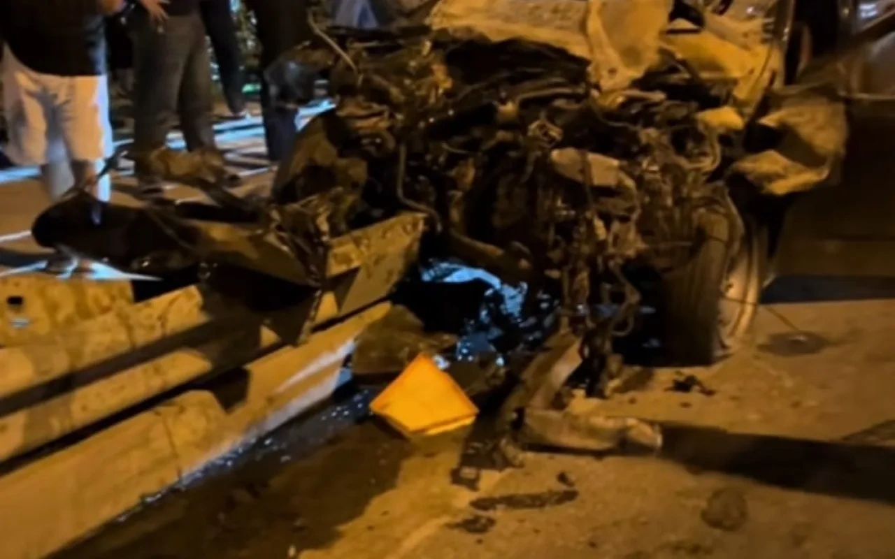Bakıda "Opel" yük maşınına çırpıldı: Sürücü öldü - VİDEO