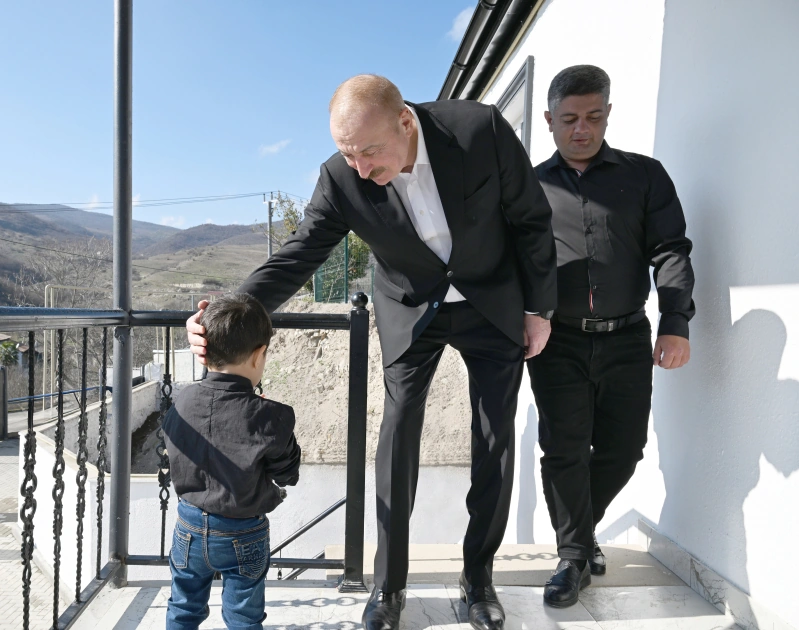 İlham Əliyev Xocalının Xanabad kəndində görülmüş işlərlə tanış olub - FOTO - YENİLƏNİB