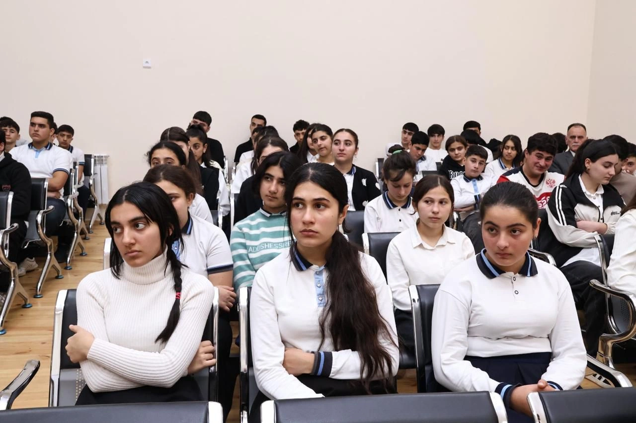 BSU-nun rektoru Astara rayonunda məktəblilərlə görüş keçirib - FOTOLAR