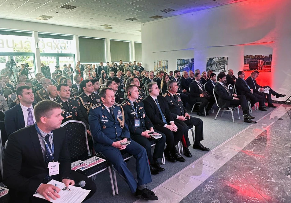 Zakir Həsənov Slovakiyada beynəlxalq müdafiə sərgisində iştirak etdi - FOTO