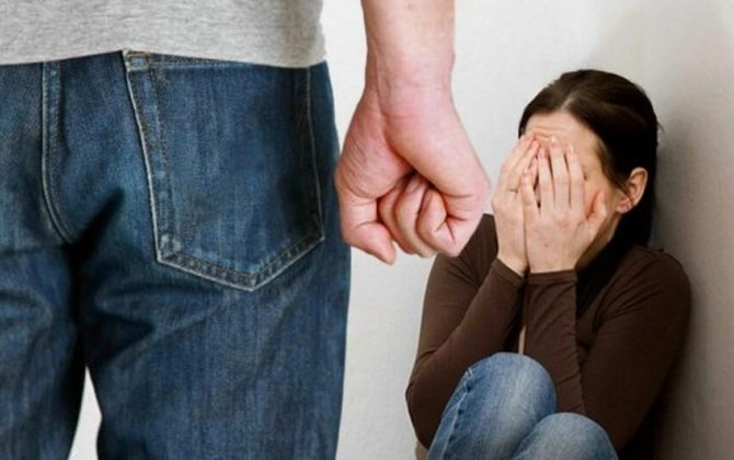 Sumqayıtda kişi qeyri-rəsmi münasibətdə olduğu qadını döydü – TƏFƏRRÜAT