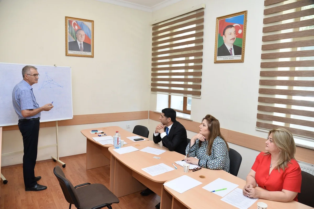 Yeni təmayül tədris modeli üzrə müəllimlərin seçiminə başlanılıb - FOTO
