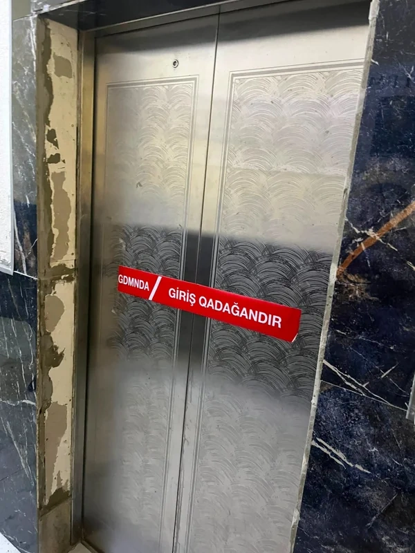 Bakıda yaşayış binasında 6 liftin fəaliyyəti dayandırıldı