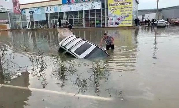 Bakıda ardıcıl 4 il təhlükəli meteoroloji hadisələr olacaq - alimdən xəbərdarlıq