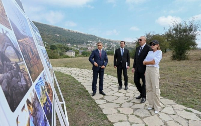 Prezidentlə xanımı Pir Ömər Sultan ziyarətgahında aparılan işlərlə tanış oldular - YENİLƏNİB - FOTO