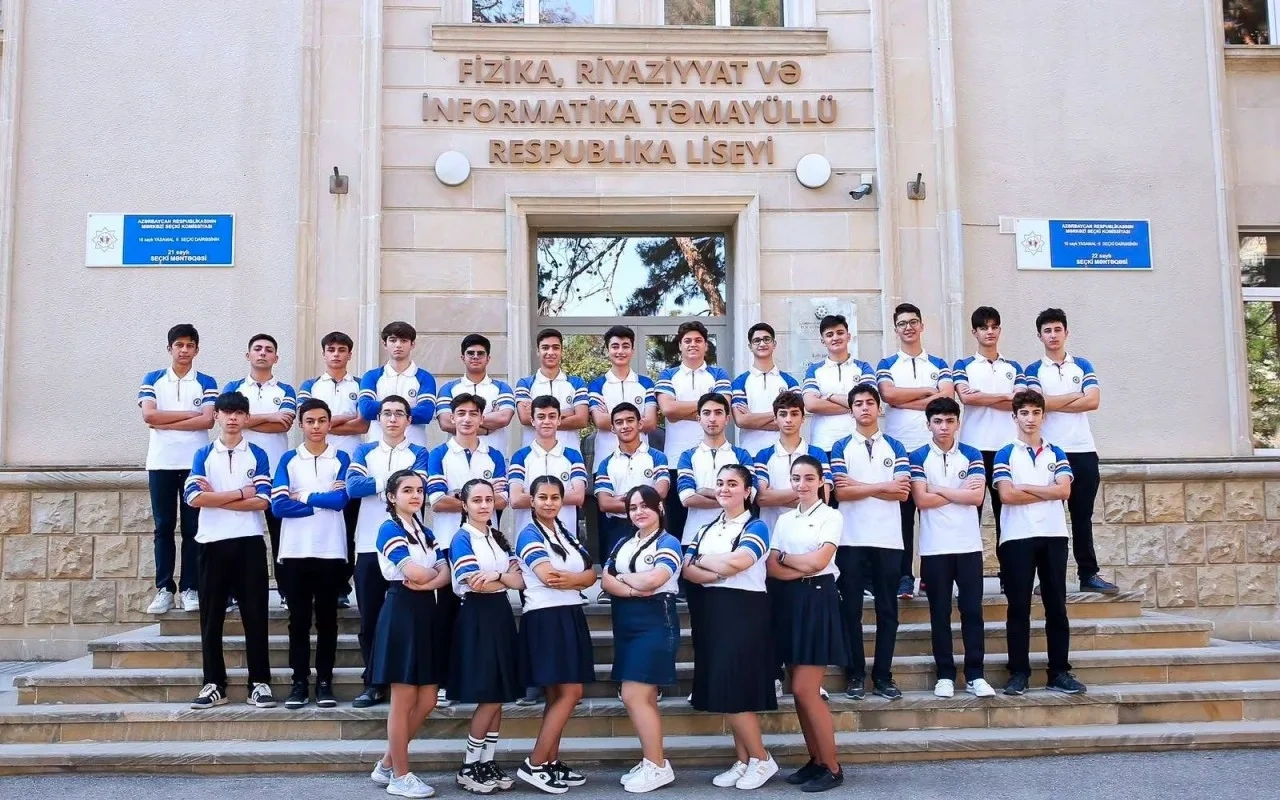 Bu liseyin bütün məzunları tələbə adı qazandı - 24-ü 600-dan yuxarı bal topladı - FOTO
