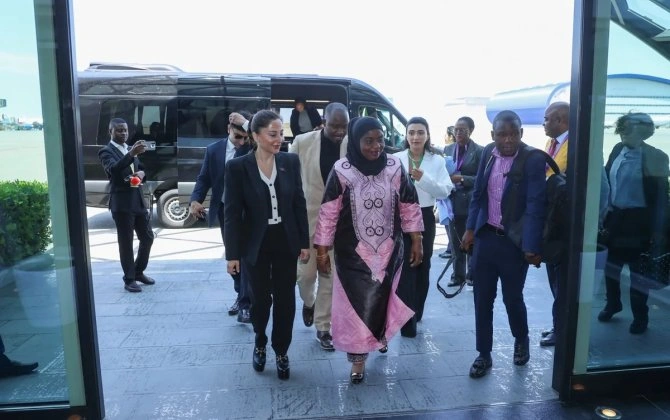 Mozambikin spikeri Azərbaycanda səfərdədir - FOTO
