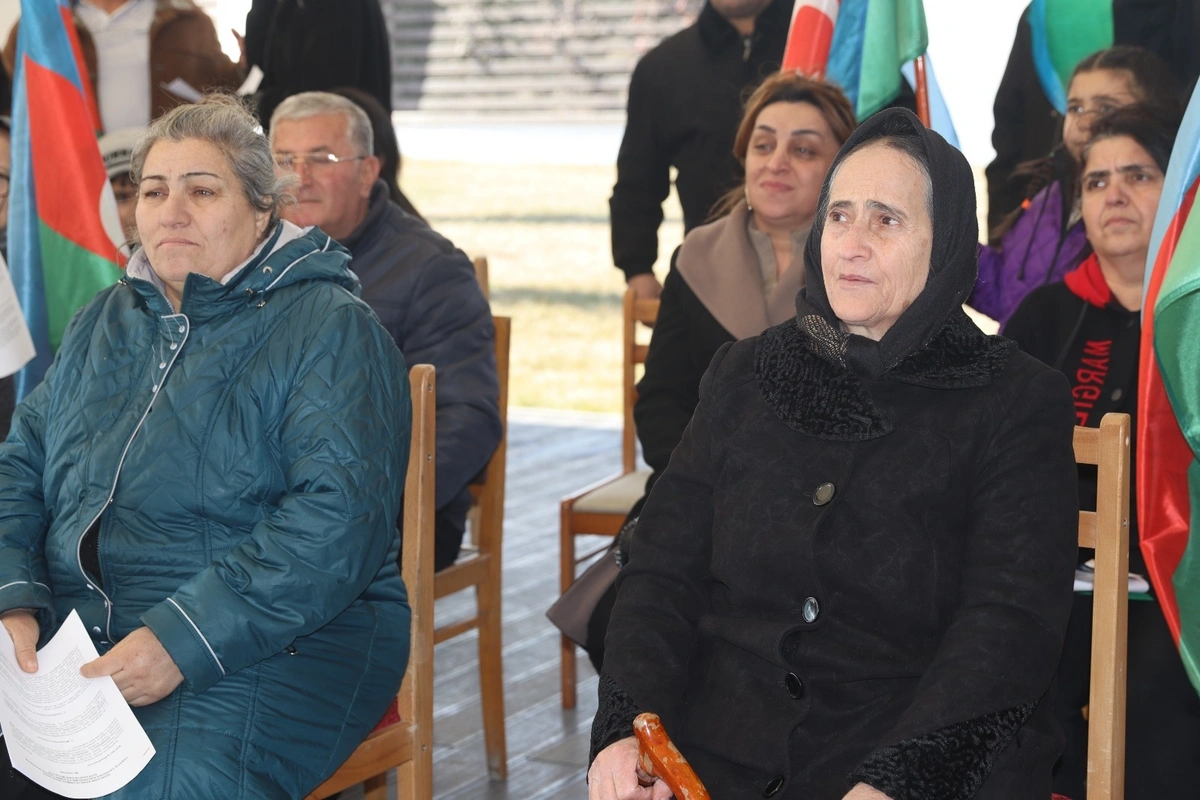 Köç karvanları Xankəndi, Xocalı və Ağdərəyə çatıblar: Açarlar təqdim olunub - FOTO