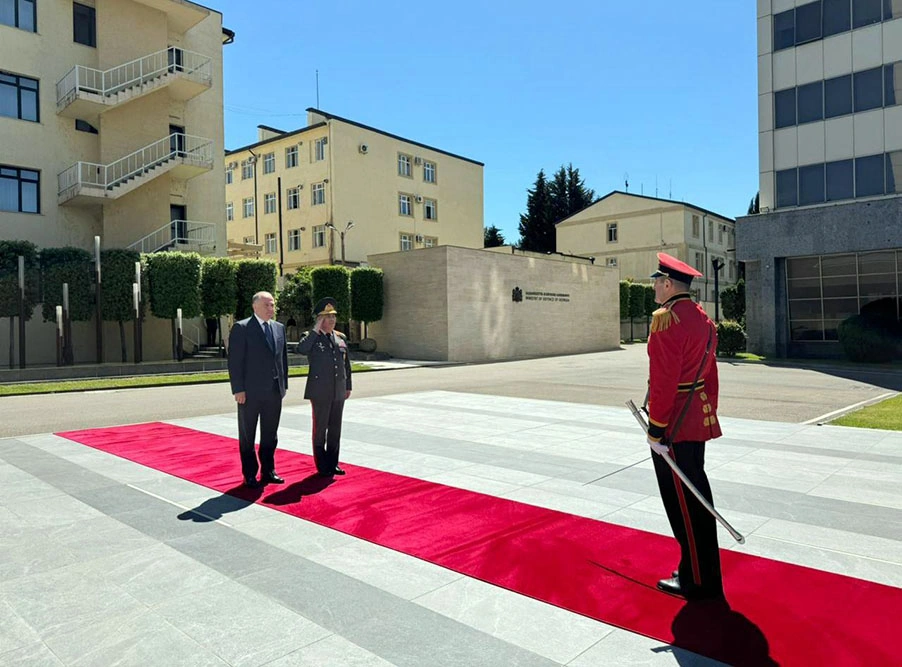 Azərbaycanın və Gürcüstanın müdafiə nazirləri görüşdü - FOTO