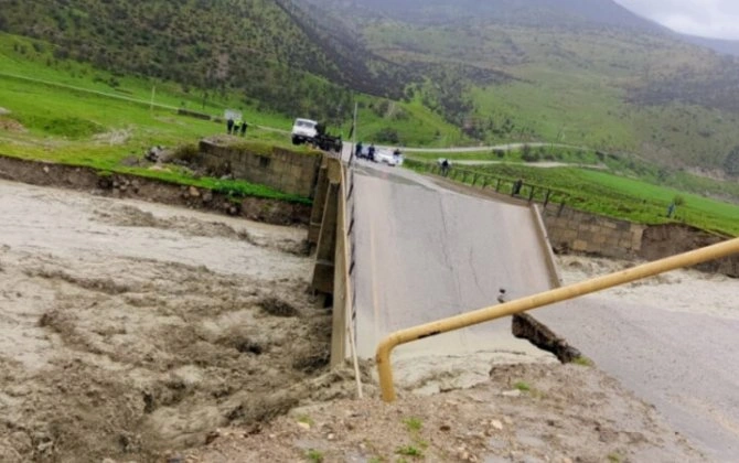 Sel Gilgilçay üzərində yerləşən körpünün bir hissəsini uçurub- VİDEO