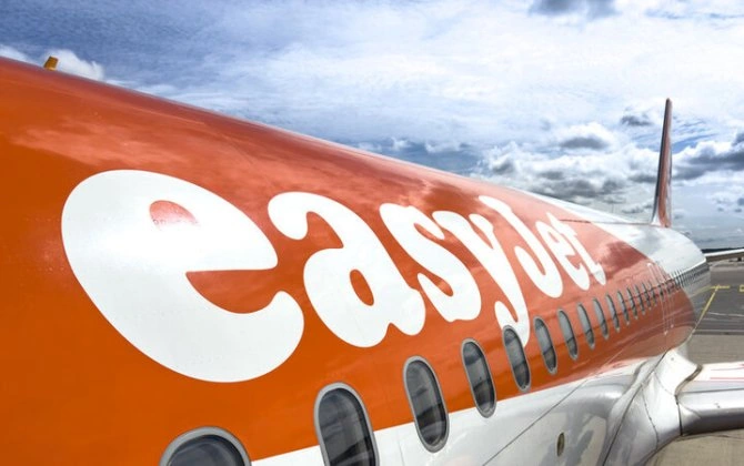 Təcili siqnal verən easyJet təyyarəsi Londonda eniş edib