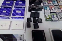 Mobil telefonda gizlədilmiş qızıl külçələr aşkarlanıb - FOTO