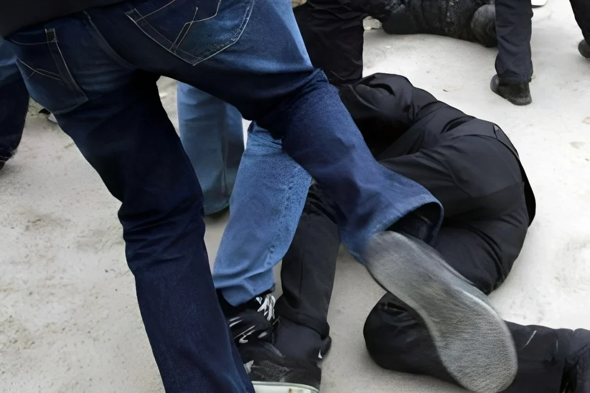 Bakıda sürücülər arasında bir-birinə yol verməmək üstündə dava düşdü - MƏHKƏMƏ