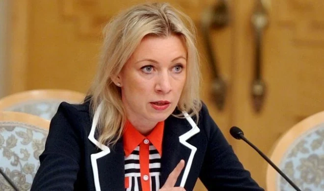 Rusiya üç cəbhədə mübarizə aparır - Zaxarova