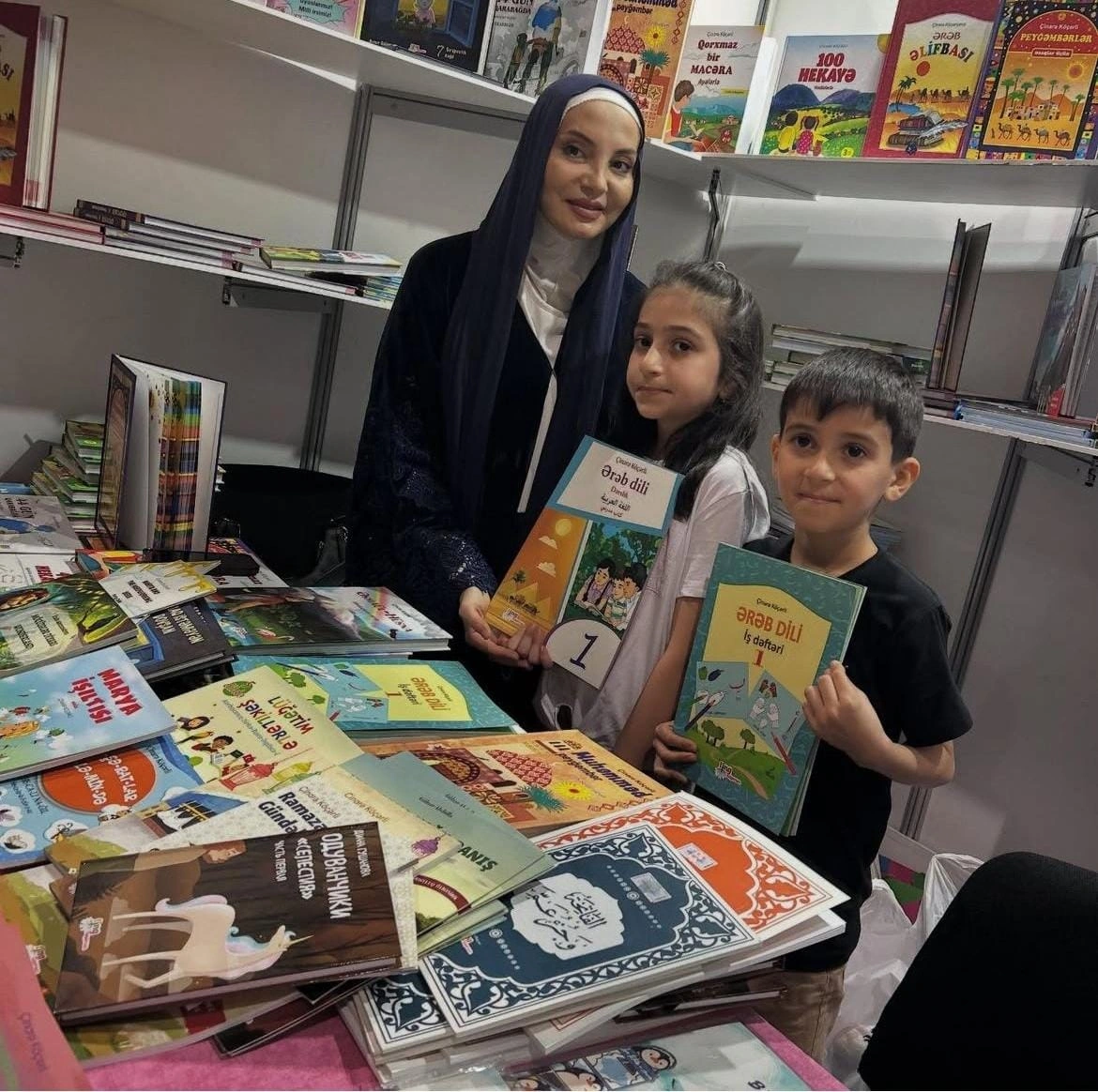 "Uşaqlar məktəbdə əlavə dərsliklərlə o qədər yüklənirlər ki, kitab oxumağa vaxtları qalmır"-FOTO+ÖZƏL