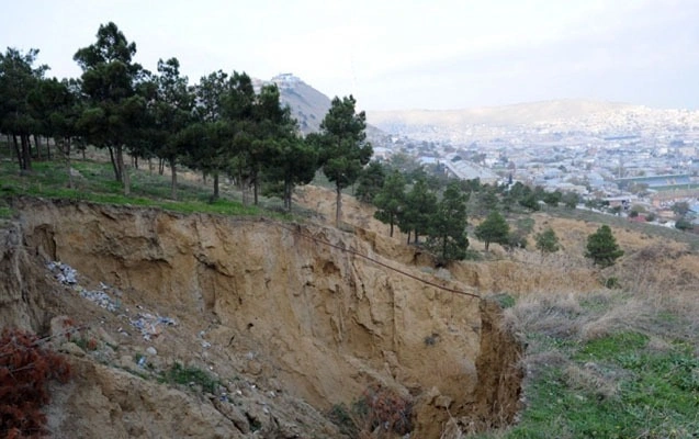 Güclü yağışların daha bir ziyanı-bu ərazilərdə sürüşmələr olacaq-ekoloq alimdən qorxunc PROQNOZ-FOTO+ÖZƏL