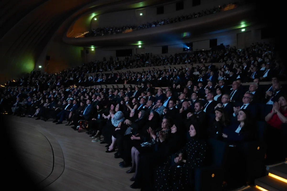 "44" bədii filminin premyerası baş tutub: Arzu Əliyeva və Alyona Əliyeva təqdimatda iştirak ediblər