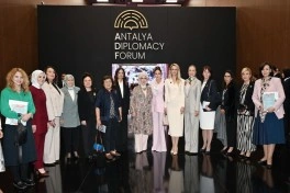 Mehriban Əliyeva Antalya Diplomatiya Forumu çərçivəsində paneldə iştirak edib - FOTO