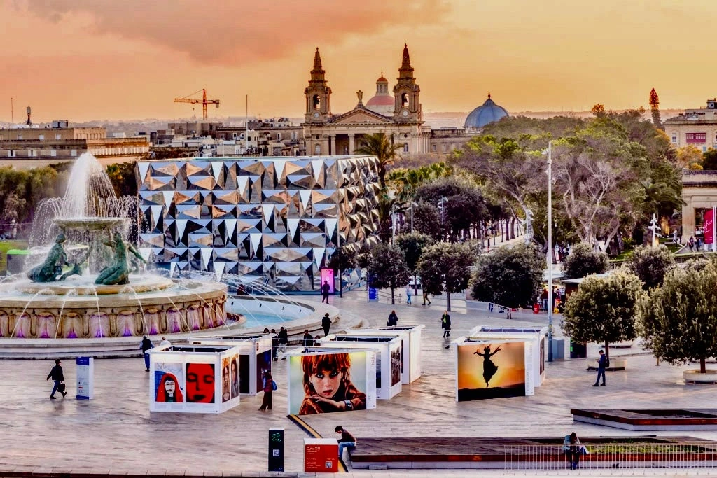 Malta Prezidenti Xocalı soyqırımına həsr olunmuş Reza Deqatinin fotosərgisini ziyarət edib - FOTO