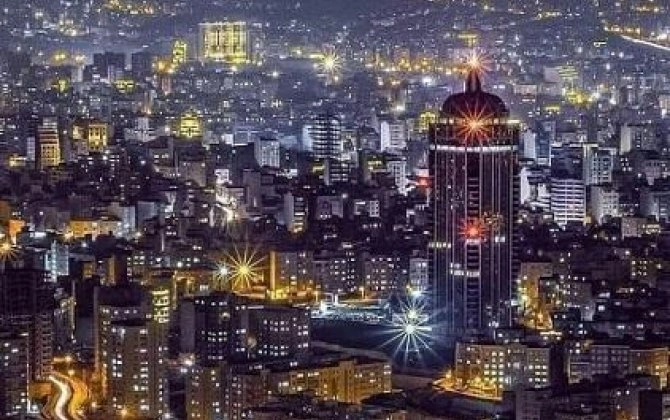Hazırda Təbriz səmasında qeyri-adi işıq görülür - VİDEO