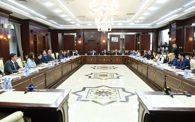 Milli Məclisin Hüquq siyasəti və dövlət quruculuğu komitəsinin payız sessiyasında ilk iclası keçirilib - FOTO