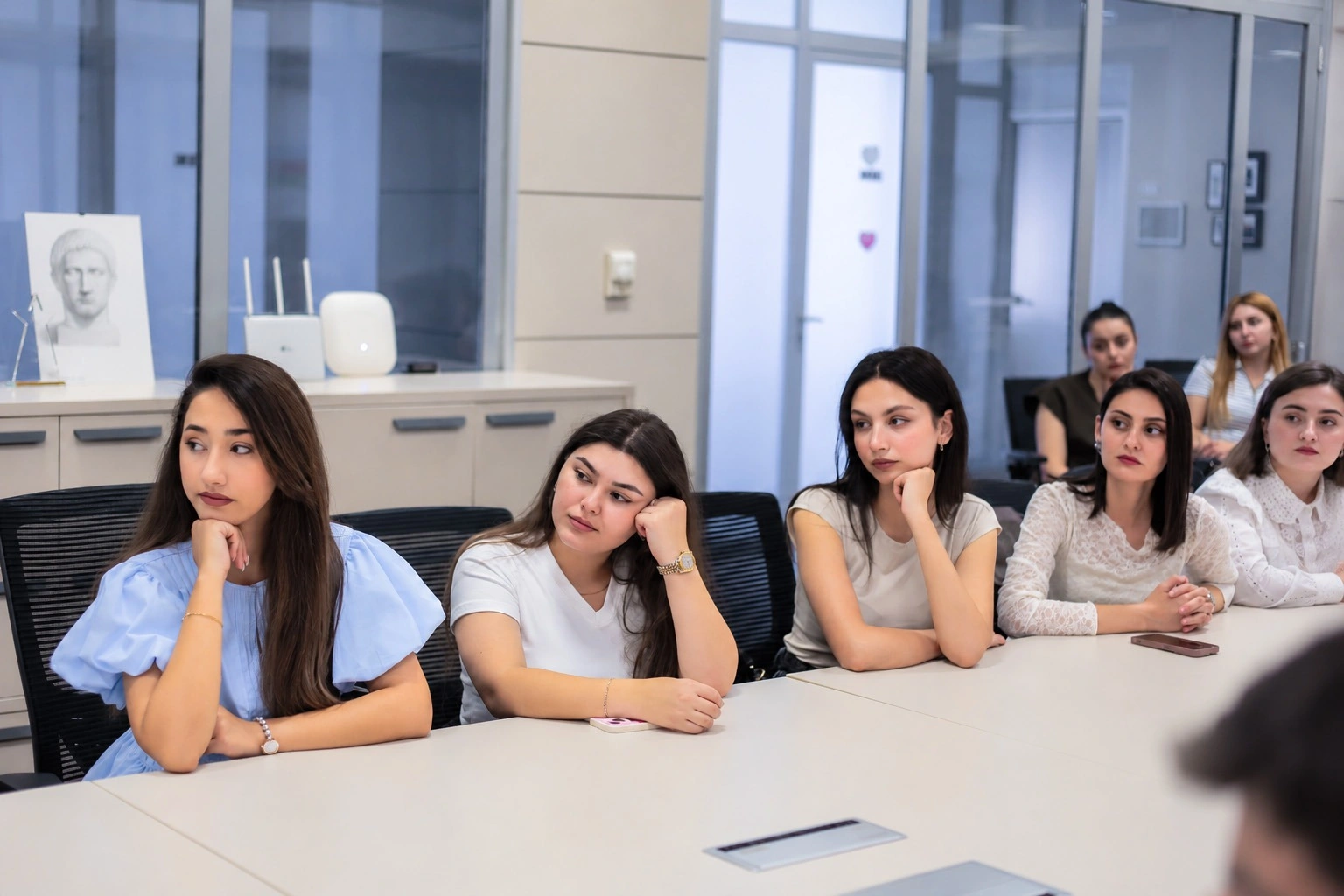 “Gənclər təşkilatları və gənclər üçün inkişaf, innovasiya və sosial təşəbbüslər üzrə qrant müsabiqəsi”nin qalibləri ilə görüş keçirilib - FOTO